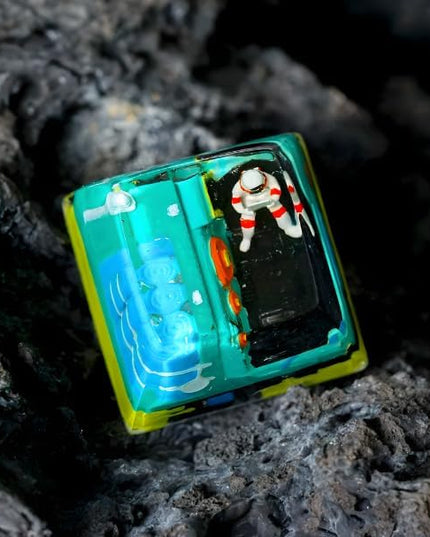 Astronaut Custom Artisan Keycap with Green Spaceship R1 SA Profile Astronauts Keycaps 1U ESC Handmade Gaming Resin Key Cap Cherry MX Switch Compatible Mechanical Keyboard Space Lover Gift