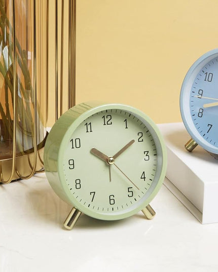 SHISEDECO Alarm Clock with Backlight, 4.5 inches Bedside Analog Non-Ticking Silent Small Deskclock with Arabic Numerals, Battery Operated Round Tableclock for Living Room, Bedroom (Green)