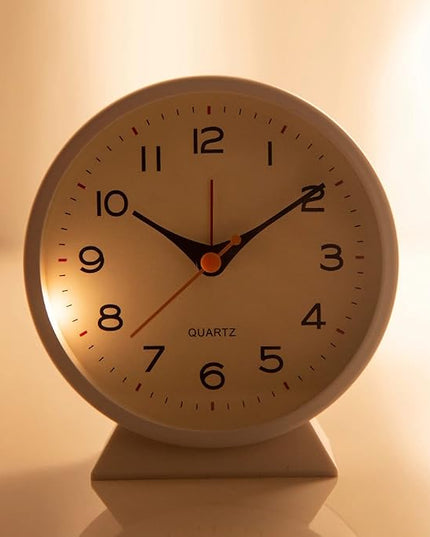SHISEDECO 4.5" Battery Operated Antique Retro Analog Alarm Clock, Small Silent Bedside Deskclock with Light Function, Non-Ticking Tableclock Decor for Living Room, Bedroom, Bedside, Shelf (Pink)