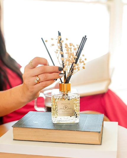 Reed Diffuser Set - Vanilla Coconut Oil, Oil Diffuser Sticks, Bathroom Diffuser, Bathroom Shelf Decor, 200ml with Preserved Flowers - PEANÄK