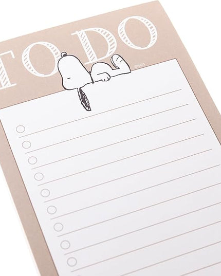 Graphique Snoopy Magnetic Notepad, 100 Tear-Away Sheets for Grocery, Shopping & To-Do Lists, Magnetic Writing Pad for Fridge, Kitchen, Office, Fun Gift for Snoopy Lovers