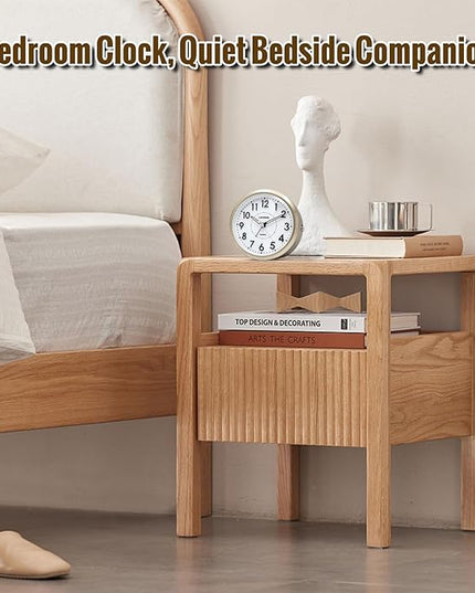 Lamisola Small Alarm Clocks for Bedrooms, 4 Inch Analog Battery Desk Clock, Retro Clock for Bedroom Decoration, Slient, Large Display for Seniors, Loud Alarm Clock for Heavy Sleepers, Champagne Gold
