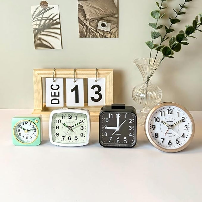 Lamisola 4 Inch Analog Battery Travel Alarm Clocks for Bedrooms, Small Desk Clock, Alarm Clocks for Bedrooms Bathroom Kithchen Home Office, Old School Bedside Table Nightstand Clock Decor, Silver