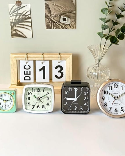 Lamisola 4 Inch Analog Battery Alarm Clock for Seniors, Small Desk Bedside Nightstand Vintage Clock, Alarm Clocks for Bedrooms Bathroom Kithchen Home Office Decor, Large Display for Elderly, Mint