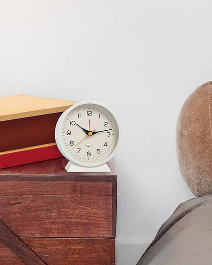 SHISEDECO 4.5" Battery Operated Antique Retro Analog Alarm Clock, Small Silent Bedside Deskclock with Light Function, Non-Ticking Tableclock Decor for Living Room, Bedroom, Bedside, Shelf (White)