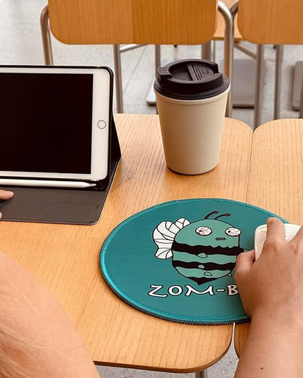 Zom Bee Round Mouse Pad 8.6 x 8.6 Inch, Cute Funny Mousepad for Laptop Gaming, Stitched Edge Non-Slip Rubber Base, Home Office Decor Desk Accessories
