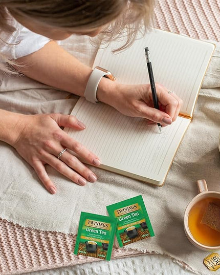 Twinings Decaffeinated Green Tea Individually Wrapped Bags, 20 Count (Pack of 1), Smooth Flavour, Enticing Aroma, Enjoy Hot or Iced, 20 Teabags