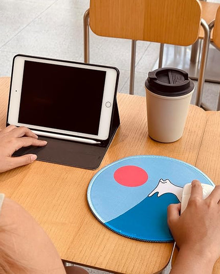 Snow Cat Round Mouse Pad 8.6 x 8.6 Inch, Cute Funny Mousepad for Laptop Gaming, Stitched Edge Non-Slip Rubber Base, Home Office Decor Desk Accessories