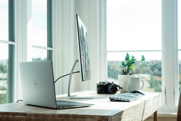 <h2><em>Desk. Your Focus.</em></h2>